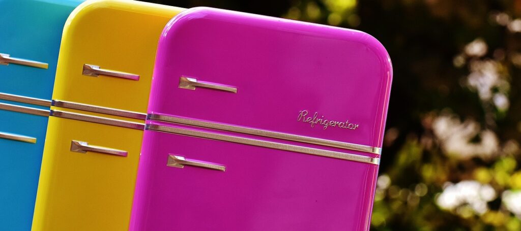 Cattivi odori dal frigorifero? Spariscono in 5 minuti con il trucco della nonna